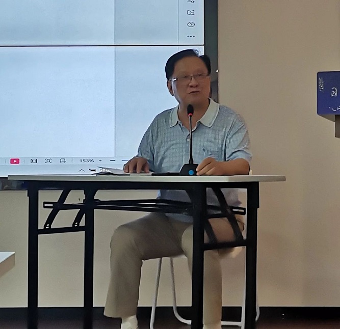 张道明主任向参会人员讲解证书申报细节.jpg